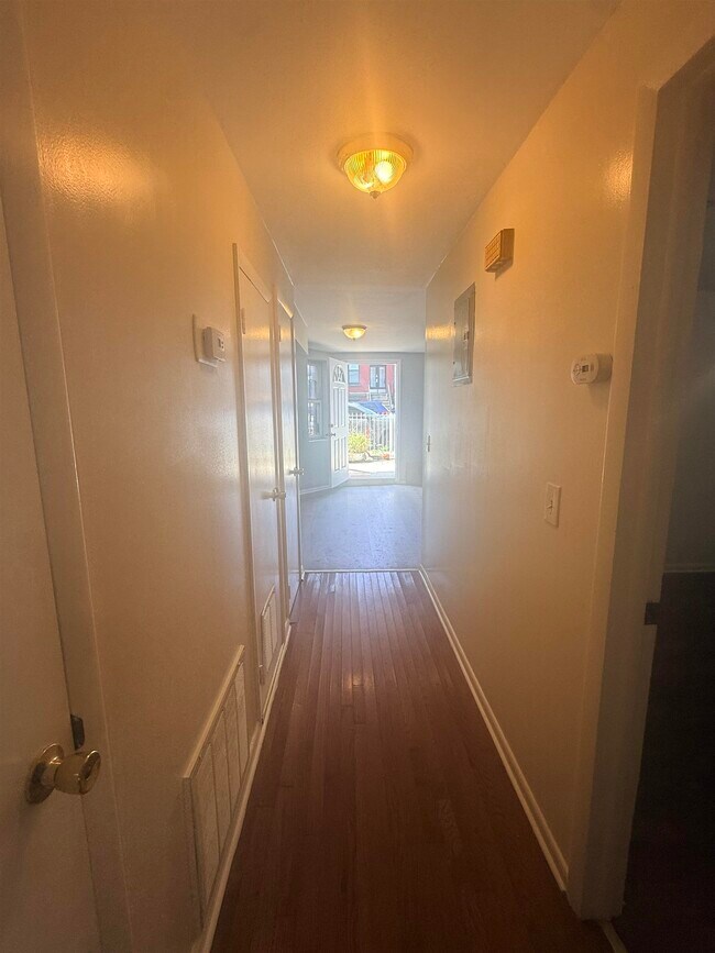 Building Photo - 592 Bramhall Ave