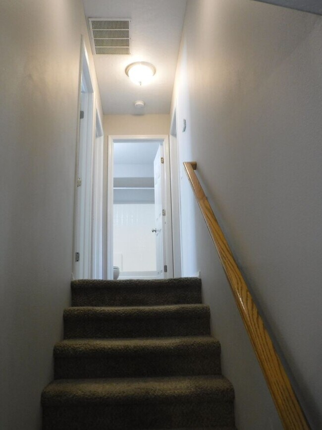 Building Photo - Charming Meridian home with 3 bed 2.5 bath and an office. Located in the Trailway Park Subdivisio...