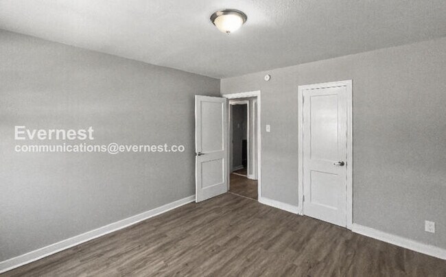 Building Photo - 1018 4th Ave W