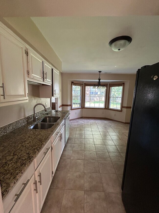 Building Photo - 4BD/2.5BA in Albemarle Acres Neighborhood ...