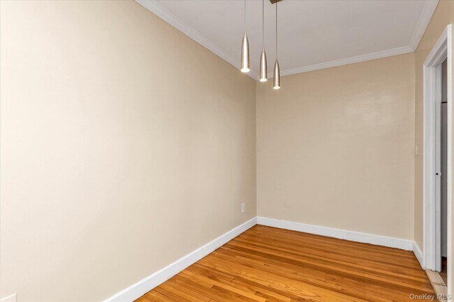 Building Photo - 275 Maple Ave