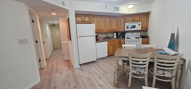 Building Photo - Beach Living at Its Finest – Fully Furnished 1BR/1BA Condo | All Utilities Included