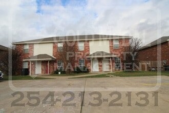 Building Photo - Beautiful 2-bed, 1.5-bath! - Now available...