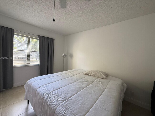 Building Photo - 1301 NE 7th St