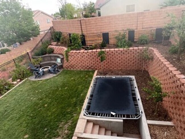 Building Photo - Very Spacious 6 bedroom home with amazing ...