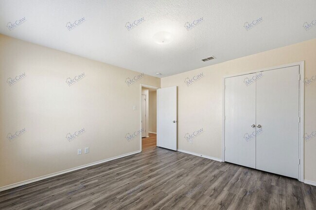 Building Photo - 2543 Barksdale Dr