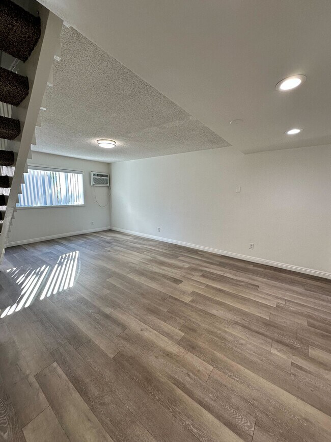 Building Photo - 13730 Via Del Palma Ave