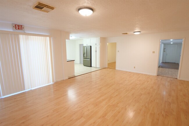 Building Photo - 5231 Beechnut St