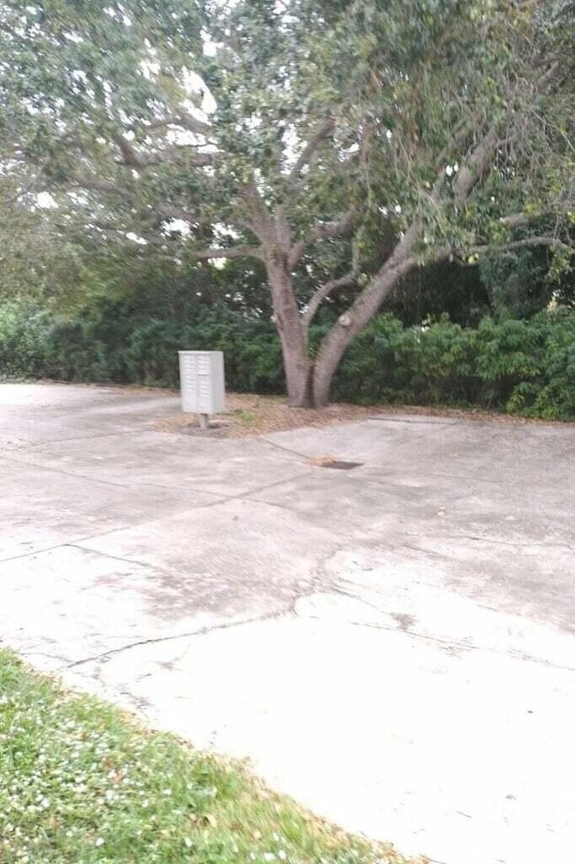 Building Photo - 954 Louisiana Ave