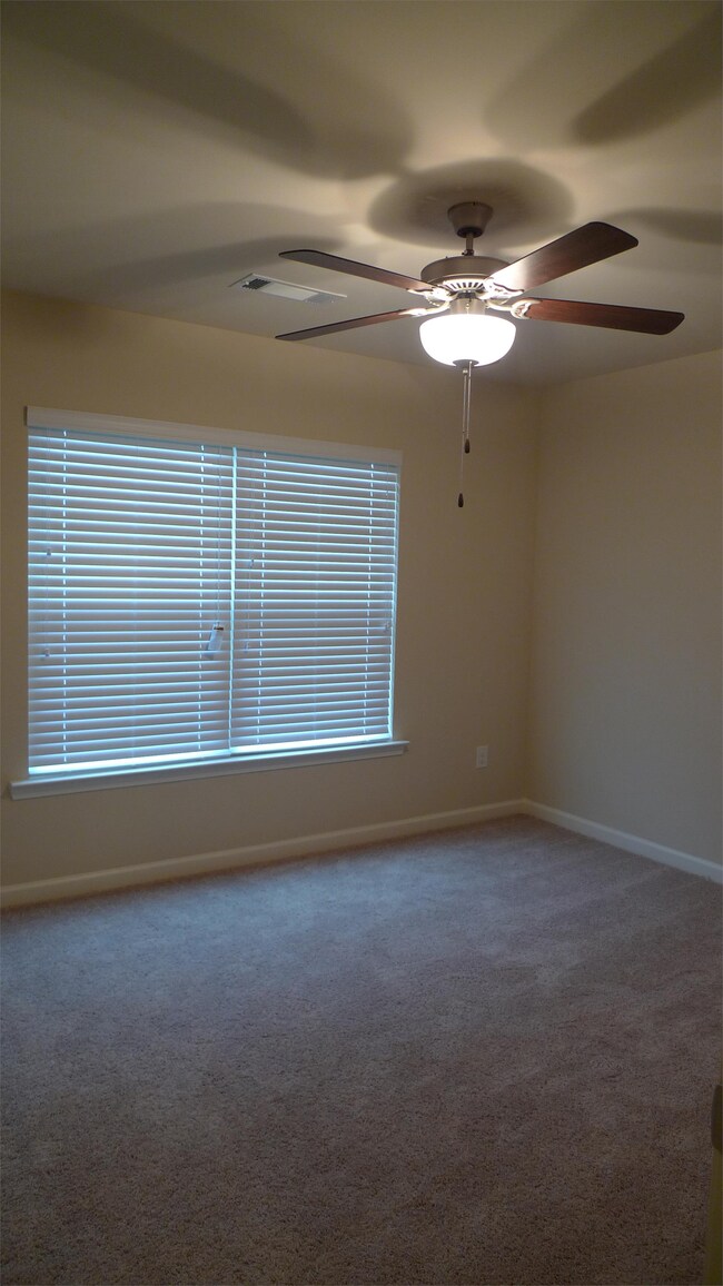 Building Photo - 92 Greenfield Dr