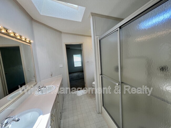 Building Photo - 10614 Hayden Ave