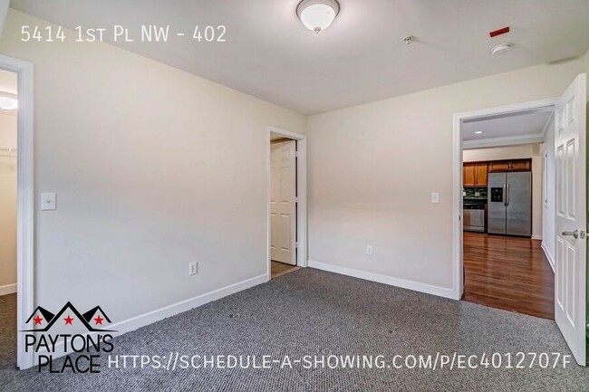 Building Photo - Spacious Condo with Parking