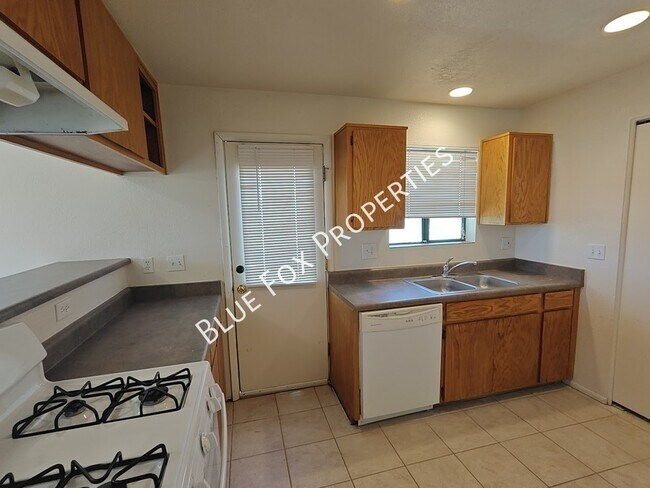 Building Photo - 3318 E Bellevue St