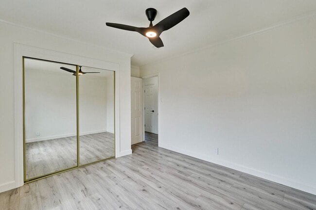 Building Photo - Rare 2 Bed 1 Bath Home with Huge Private Backyard