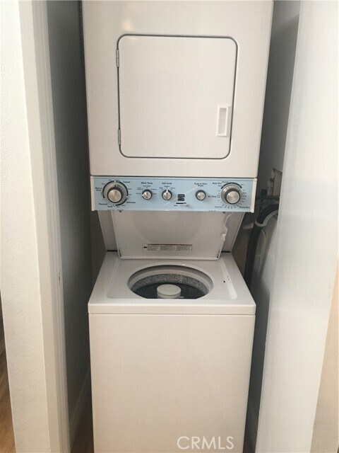 Building Photo - 13096 Le Parc Blvd