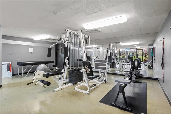 Building Photo - 707 S Gulfstream Ave