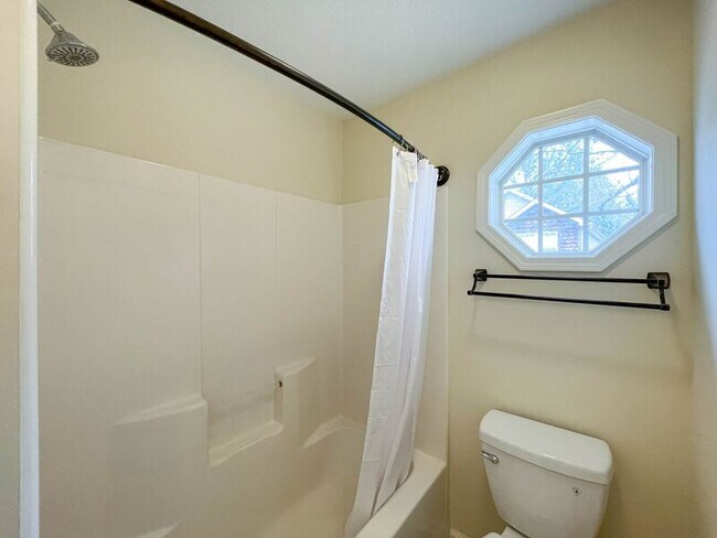 Building Photo - 101 Telfare Ln