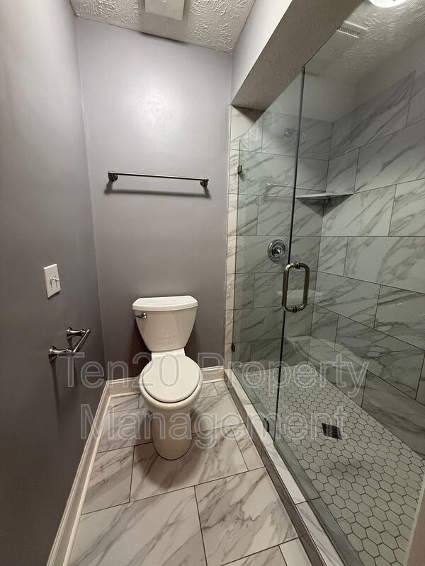 Building Photo - 6118 Abbey Dr