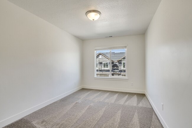 Building Photo - 1040 S 1200 W