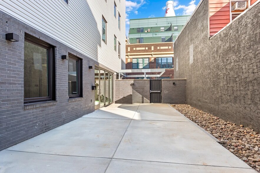 Building Photo - 2000 Dreer St