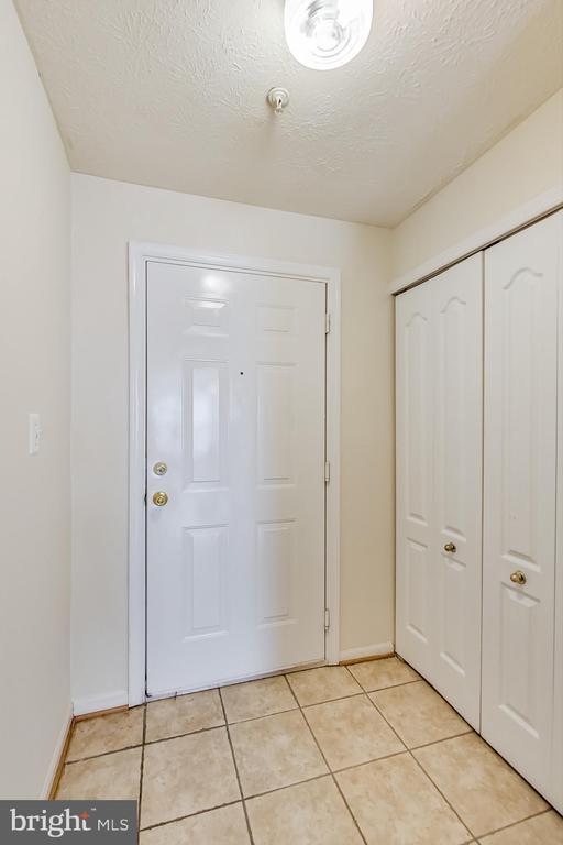Building Photo - 8911 Town Center Cir
