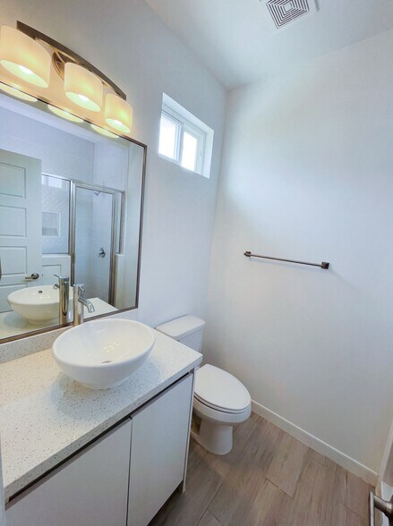 Building Photo - 1623 W Smt Dr