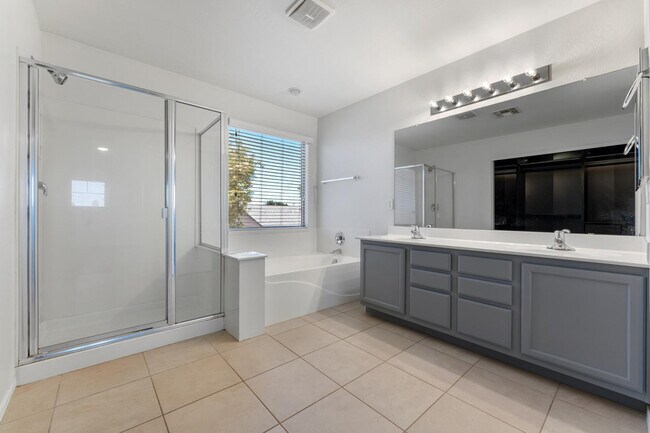 Building Photo - 18024 W Maui Ln