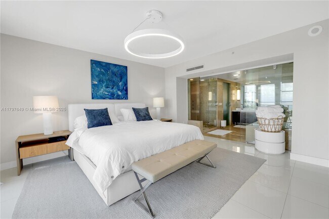Building Photo - 3739 Collins Ave