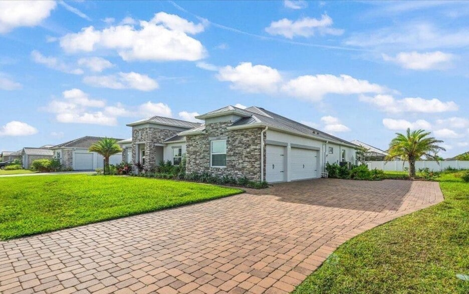 Building Photo - 5089 Realm Run