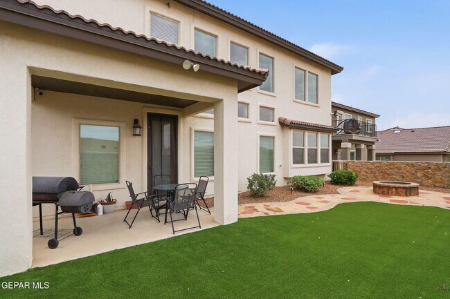 Building Photo - 12081 Silver Crown