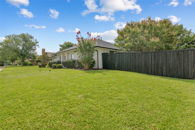 Building Photo - 2600 Summertree Dr