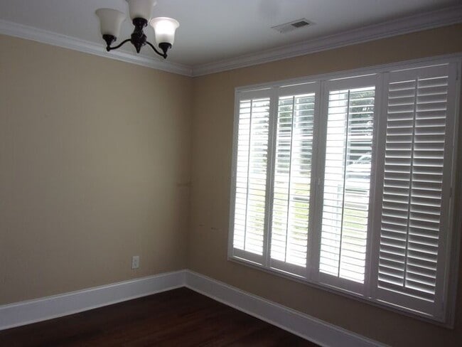 Building Photo - Beautiful Brick Ranch Home on a Large Lot