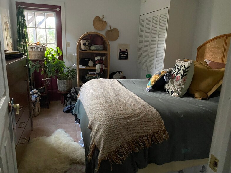 Bedroom - 600 W Linden St
