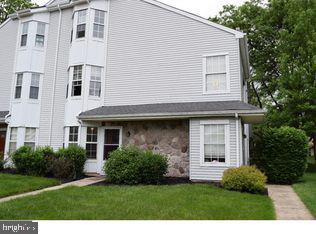 Building Photo - 1015 Hopkins Ct