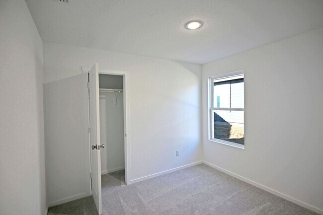 Building Photo - 10036 Mather Wy