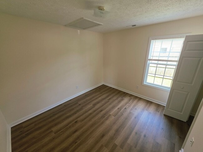 Building Photo - 113 Butternut Cir