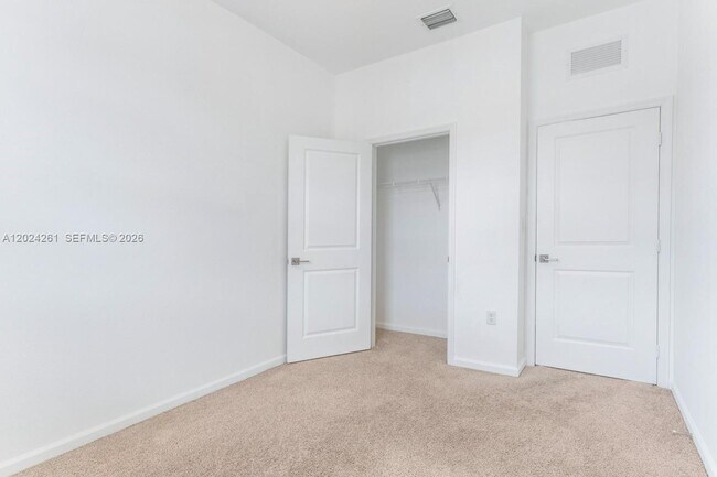 Building Photo - 1170 SW 7th Ct