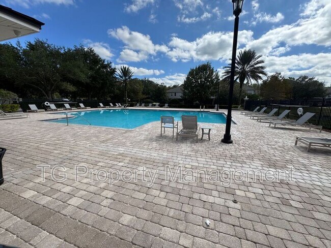 Building Photo - 5760 Sandstone Way