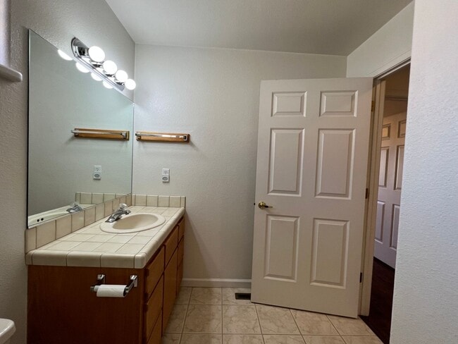 Building Photo - Beautiful 3-bedroom, 2-bath patio home in the Westwood neighborhood