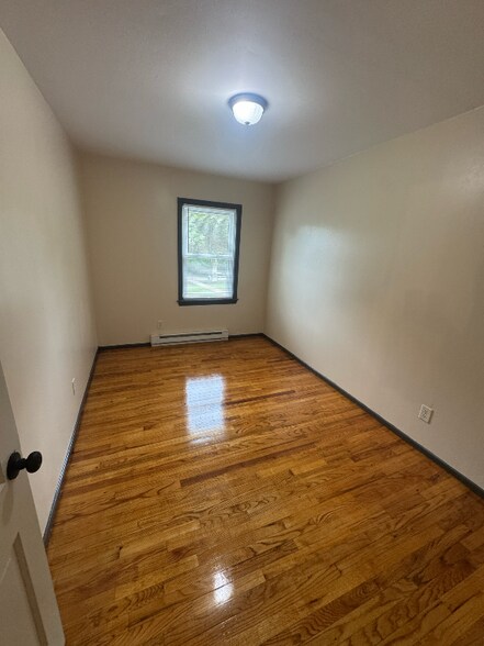 Building Photo - 233 Shelly St