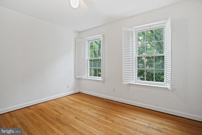 Building Photo - 830 New Hampshire Ave NW