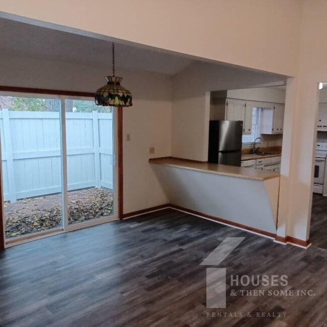 Building Photo - 1321 New Cut Rd