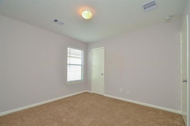 Building Photo - 12039 Madison Oak St