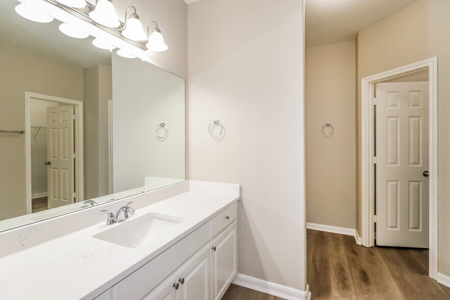Building Photo - 999 Arbor Way