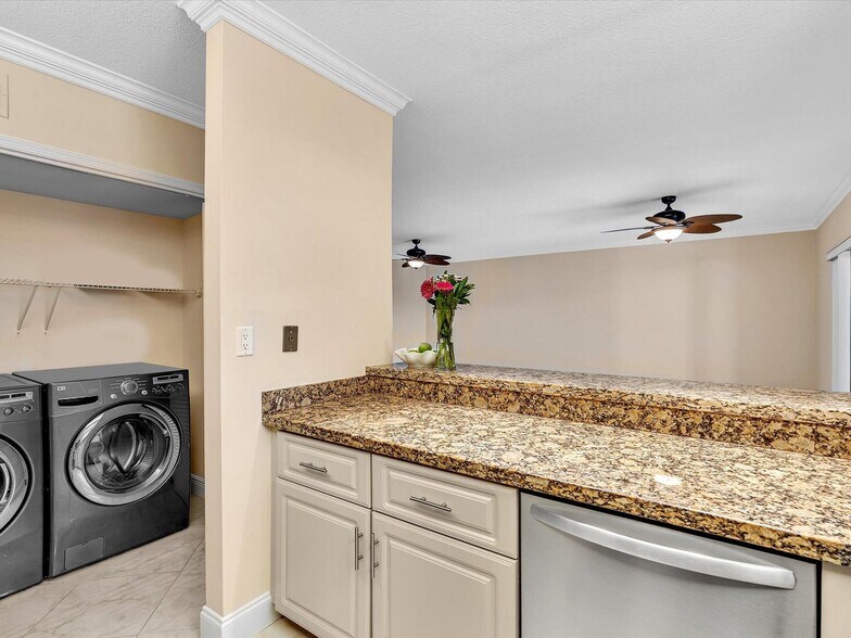 Building Photo - 333 SE 20th Ave