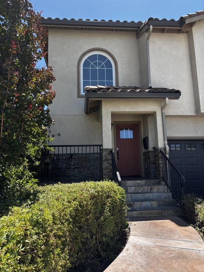 Building Photo - 840 Civic Center Dr