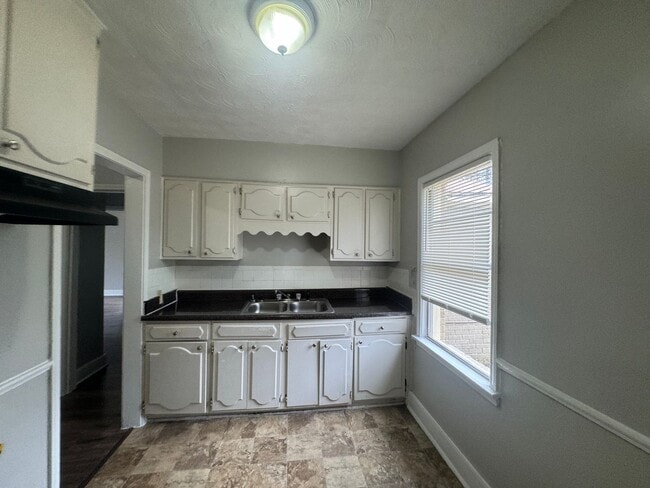 Building Photo - 1895 S Lauderdale St