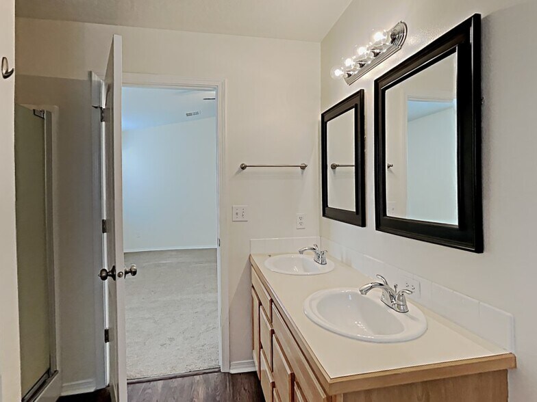 Building Photo - 9551 W Portola Dr