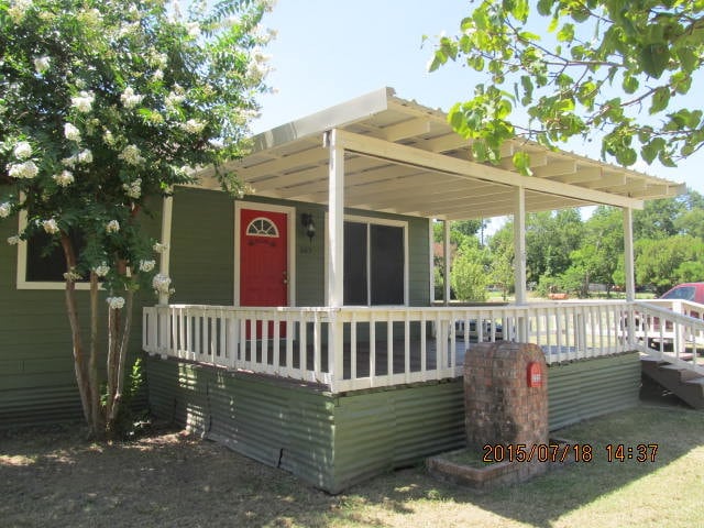 Building Photo - 605 Jackson St