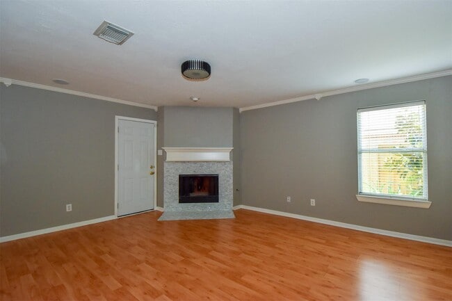 Building Photo - 26986 Crown Haven Dr